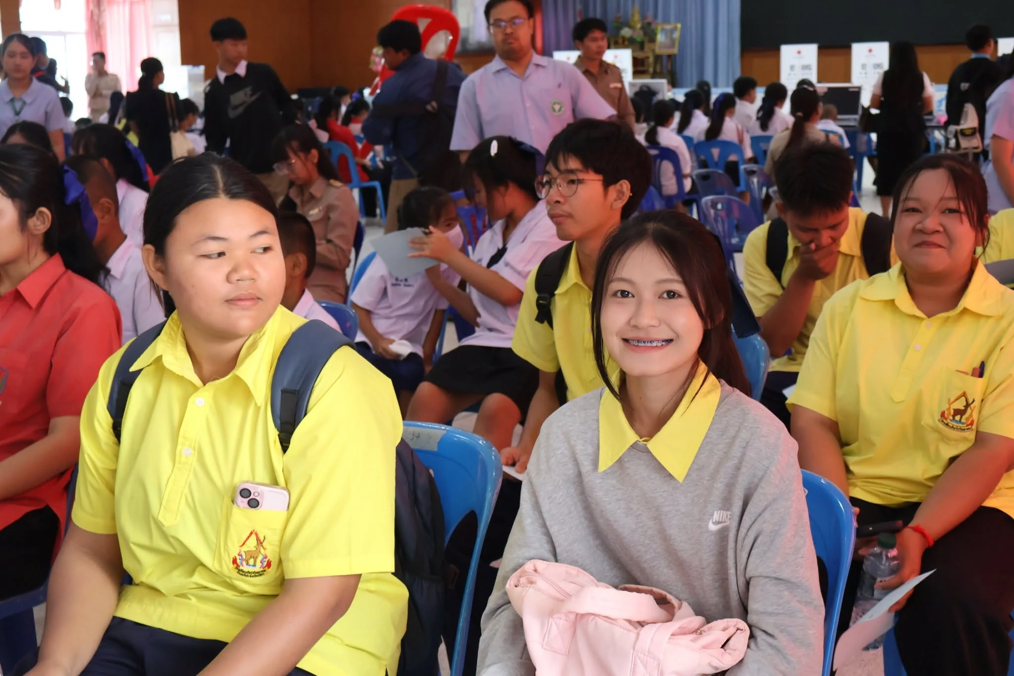 โครงการรถตัดแว่นสายตาเคลื่อนที่สภากาชาดไทยเพื่อเด็กนักเรียนในชนบท