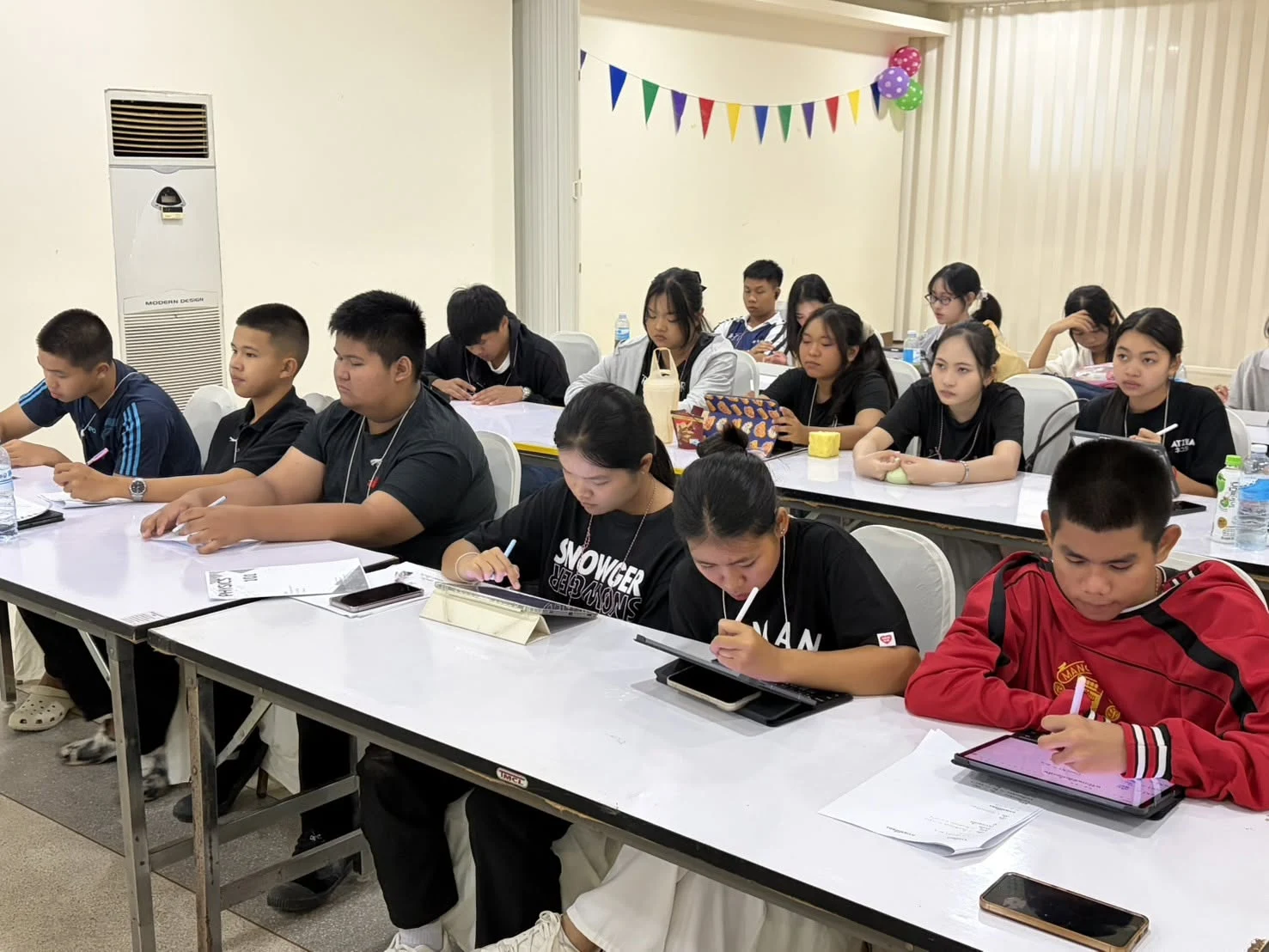 กิจกรรมค่ายปรับพื้นฐานวิชาการสานสัมพันธ์พี่น้องห้องเรียนพิเศษวิทยาศาสตร์และคณิตศาสตร์