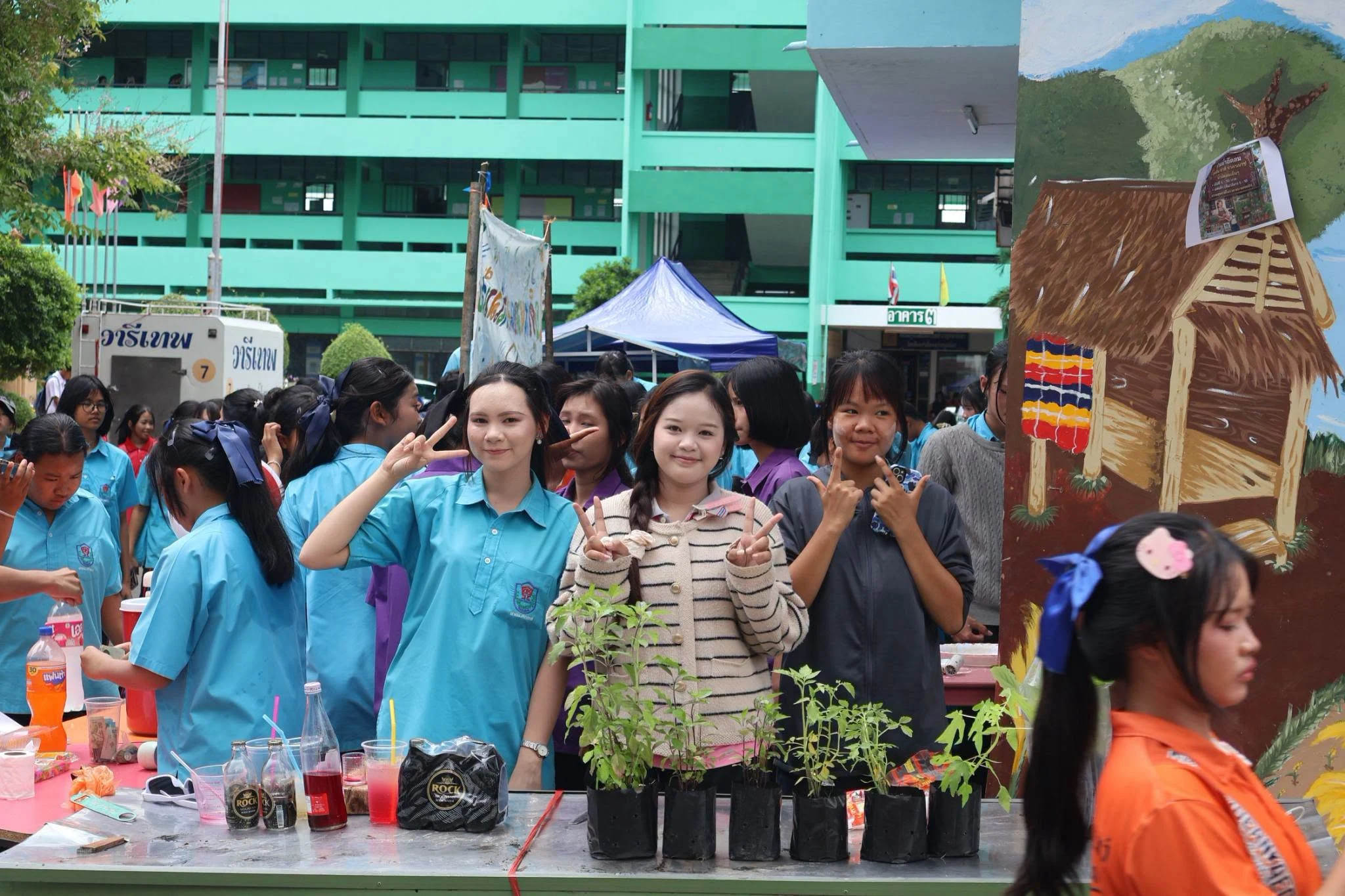 กิจกรรม "ตลาดนัดนักเรียนตามเกษตรทฤษฎีใหม่"